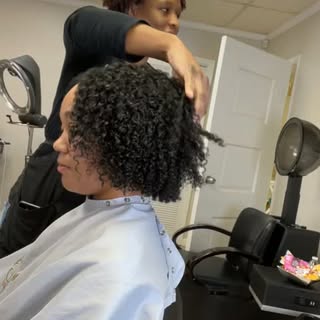 The difference between a haircut you tolerate and a haircut you actually love? The 10 minutes we spe