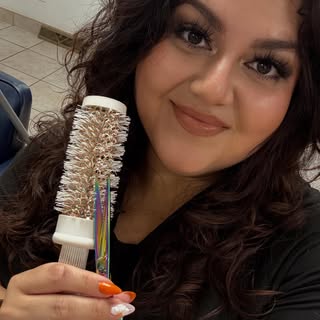 Hi there! I’m Zujeyro (pronounced Sue-hay-doh) and I’ve been a hairdresser at @pioofitaly since 2013