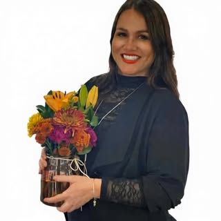 ✨ Meet Your Stylist ✨

Hi, I’m Nicole, hairstylist with 25+ years of experience

👉 I specialize in 