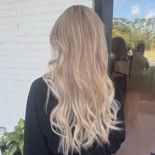 20 inches. 120 grams. ✨

We added 2 rows of invisible bead extensions with 8 wefts for gorgeous leng