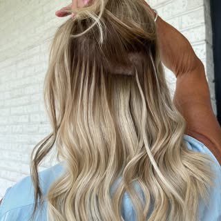 Jacksonville Hair Extensions ✨

Extensions don’t always have to mean dramatically longer hair. Somet