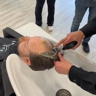 Removal + reapplication process 👏🏼

#explorepage #hairtransformation #hairreplacement #hairskeen