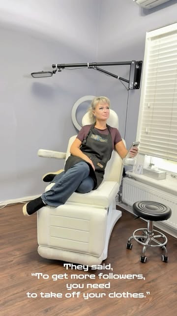 How do I spend my day off 😂
#lovemyjob 
#smplondon 
#smp 
#scalpmicropigmentation 
#scalpqueen