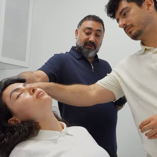 Ästhetik beginnt mit Vertrauen. ✨
Bei GOLD ÄSTHETIK verbinden wir ärztliche Expertise, Präzision und