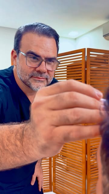 Já são décadas dedicadas ao transplante capilar. A experiência adquirida após tantos anos me motiva 