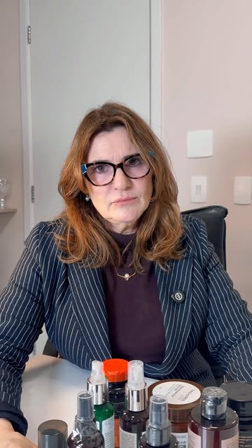 Trocou de shampoo de novo essa semana? 

Calma. Seu cabelo precisa de tempo pra responder a um trata