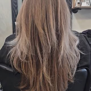 Come see me ^_^
#colormelt
#dimensionalblonde #blondetransformation #trichologist
#scalphealth
#heal