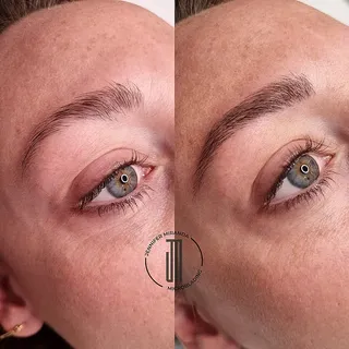 Lo que nos gustan unas cejas con la forma bonita y mucho volumen! 😍🤩
Hoy ha tocado remarcar la mir