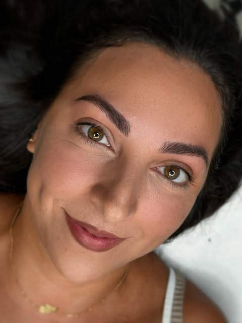 Pequeños huecos? Un cambio enorme.

El microblading nos permite recrear pelo a pelo en las zonas don