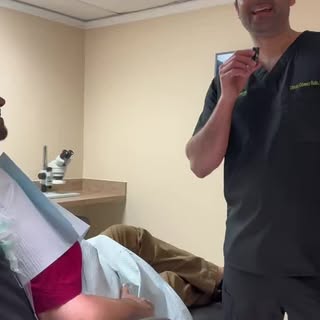 Culminado su trasplante de cabello en el cual se benefició 2,200 injertos para trasplantar el área f