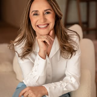 O que faz um tricologista?

O tricologista é o profissional especializado no estudo das condições qu