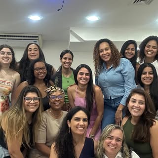 Ensinar não é apenas repassar o que se sabe.
É despertar o que existe de melhor em quem aprende.

En