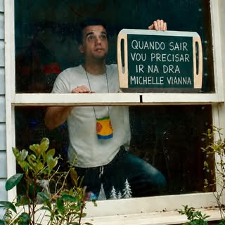 🎥 Todo bom suspense deixa uma pista. Essa eu fiz questão de deixar bem clara. 

Porque, no cinema, 
