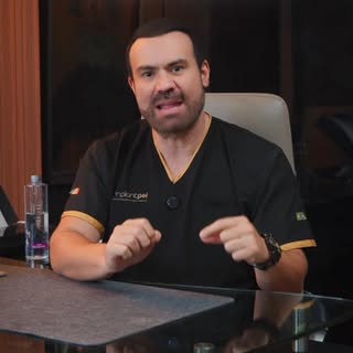 🤔 ¿Te has preguntado si realmente eres candidato para un trasplante capilar?

La edad es importante