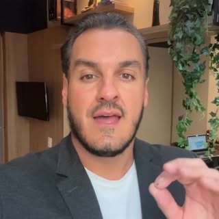 Na nossa clínica, temos observado um número crescente de casos de queda de cabelo e calvície associa