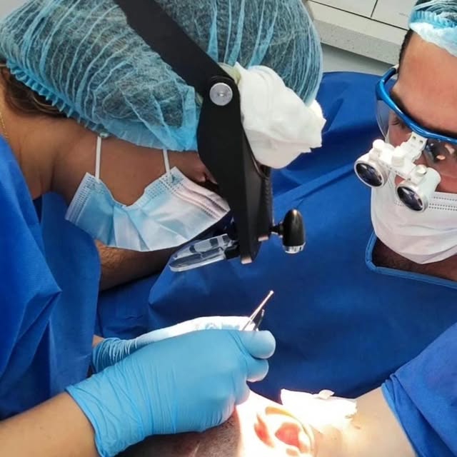 Muy satisfechos con el transcurso de la cirugía de ayer.
Y la profesionalidad de nuestra cirujana,  