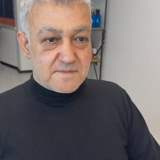 %80 beyaz saç, yılların izini taşıyordu; yapılan stil değişimiyle sadece saç değil, imaj da yenilend