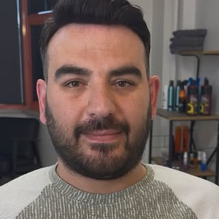 Bursa’da protez saç artık sadece bir işlem değil,
insanın aynaya tekrar özgüvenle bakabilmesi. ⚡️

#
