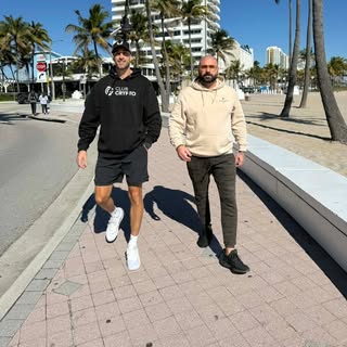 🌴 Petite marche un peu plus fraîche que d’habitude aujourd’hui… mais le **meeting du vendredi** est