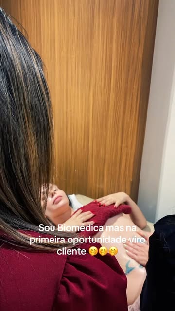 Até a Dra. Jessica cedeu a uma Drenagemzinha Linfática hoje 🤭✨A Drenagem Linfática altera a forma q