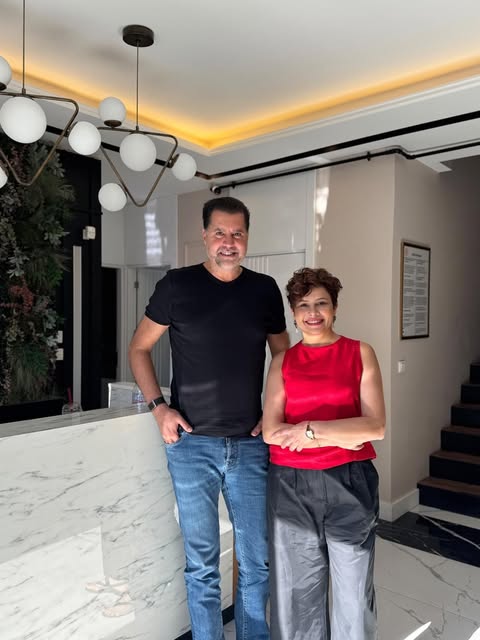 Başarılı mimarımız Şafak Çak dövme silme işlemi için bugün kliniğimizi ziyaret etti. 🍀 @safakcak 

