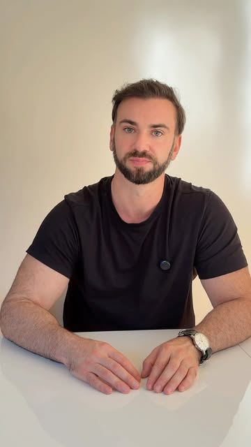 Ai stat ore întregi pe scaun la stomatolog. De ce transplantul de păr pare mai greu? Pentru că nu șt