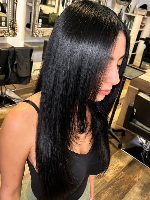 Glossy, seamless, unreal ✨ Can you spot the wefts?

Zen wefts fitted flat and blended through, then 