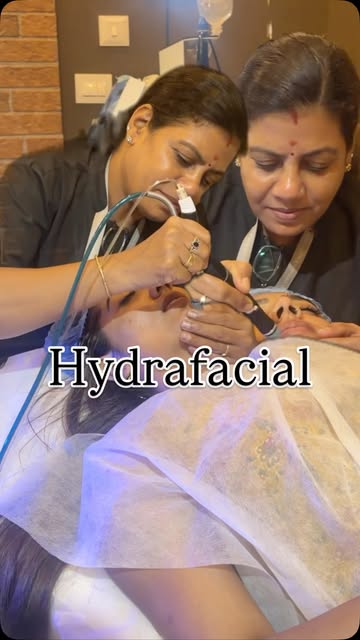 A gentle, non-invasive facial treatment that combines deep cleansing, exfoliation, extraction and hy
