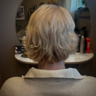 Fornøyd kunde med tape in extension💃Fra kort til langt på kort tid🥰 

#extensions #jonrenau #frisø