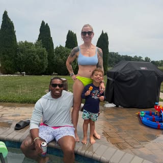 Saturday was our @jevplasticsurgery pool party! 👙☀️💦

This group is something special, and getting