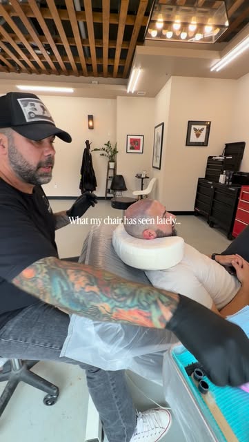 It’s a busy chair… helping guys reclaim confidence with my tattoo machine. #scalpmicropigmentationtr