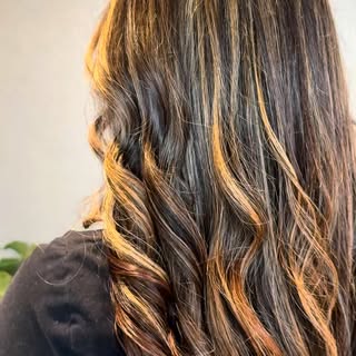 Love an all natural brunette to an all over #bronzebrunette 🍯🐝 

⚡️#Prebondedlightner with 20v 
🍩