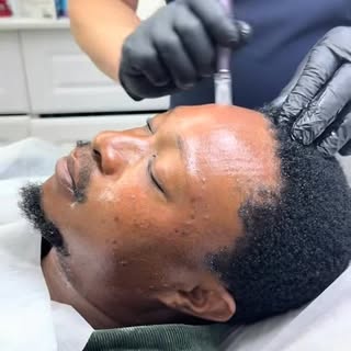 POV: your favourite South African actor came in for the glow ✨🎬
Facial treatment with Lucky Kunene 