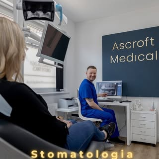 Dr Piotr to doświadczony stomatolog, który łączy wysokie kompetencje zawodowe z indywidualnym podejś