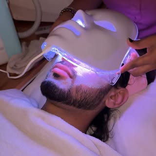 @auraaestheticskinhairclinic is located in near 
📍 18b, Lake View Rd, lake Terrace, Ballygunge, Kol