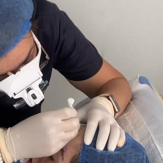 En una cirugía de cejas, siempre hay chisme 🤣