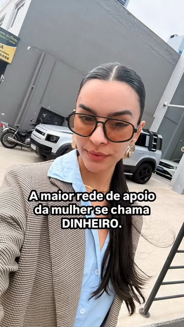 Tem uma coisa que eu defendo muito: mulher precisa ter independência financeira.

E não é sobre ganh
