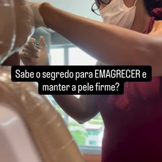 A flacidez não é sinal de fracasso. Ela é parte natural da transformação do corpo.
Mas sim, é possív