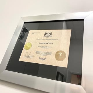 Proudly certified trichologist by the World Trichology Society. It is really important we turn the t
