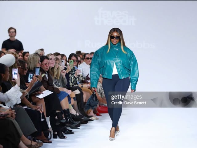 The beautiful @jackieadedeji at London Fashion Week ✨

Everything that a Chrissy Bales Woman embodie