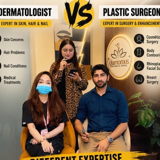 Confused about whether to visit a dermatologist or a plastic surgeon? 🤔

A dermatologist specialize