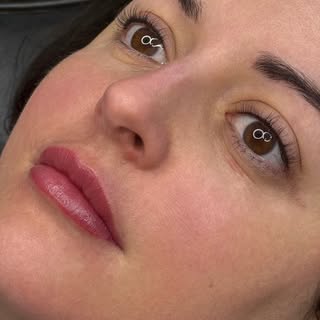 💋 𝗟𝗜𝗣 𝗕𝗟𝗨𝗦𝗛 — 𝗘𝗻𝗵𝗮𝗻𝗰𝗲 𝘆𝗼𝘂𝗿 𝗹𝗶𝗽𝘀 𝗻𝗮𝘁𝘂𝗿𝗮𝗹𝗹𝘆 ✨

Softly tinted, better 