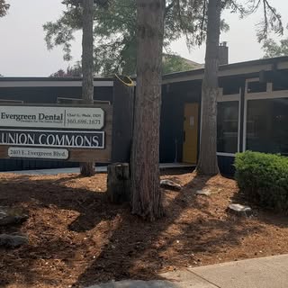 My cute new digs at the Union Commons Suites! 🥰 We are nestled under the tall fir trees in this bea