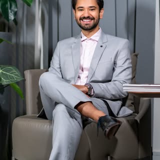 O transplante capilar é definitivo, mas o que acontece com os seus fios nativos? 🧬✂️

A cirurgia de