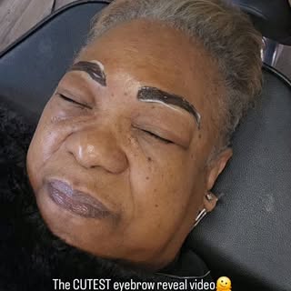 My client was so relaxed and comfortable that she fell asleep for her whole eyebrow appointment. 

W