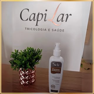 Esse é o nosso Shampoo Tricocalv, utilizado para auxiliar no tratamento de diversas alopecias. 
Ele 
