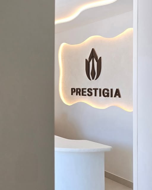 Prestigia ha sido concebida para acompañar personas.
Cada curva, cada textura, cada punto de luz y c