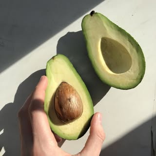 Dry, frizzy hair? Say hello to avocado magic! 🥑 This DIY mask deeply nourishes and adds instant sof