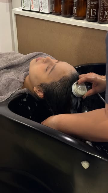 安全改善发色发量，让您看起来更年轻 💚
🌿【100% Vegan Darken Treatment 纯素深色护理】

▫️白发自然盖深 🟤，不再伤害头皮 🚫
▫️掉发次数减少⬇️，发根更稳固
