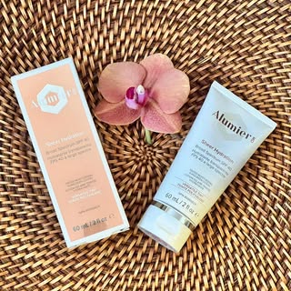 Alumiers Sheer Hydration is a luxurious moisturizer that provides long-lasting hydration and nourish